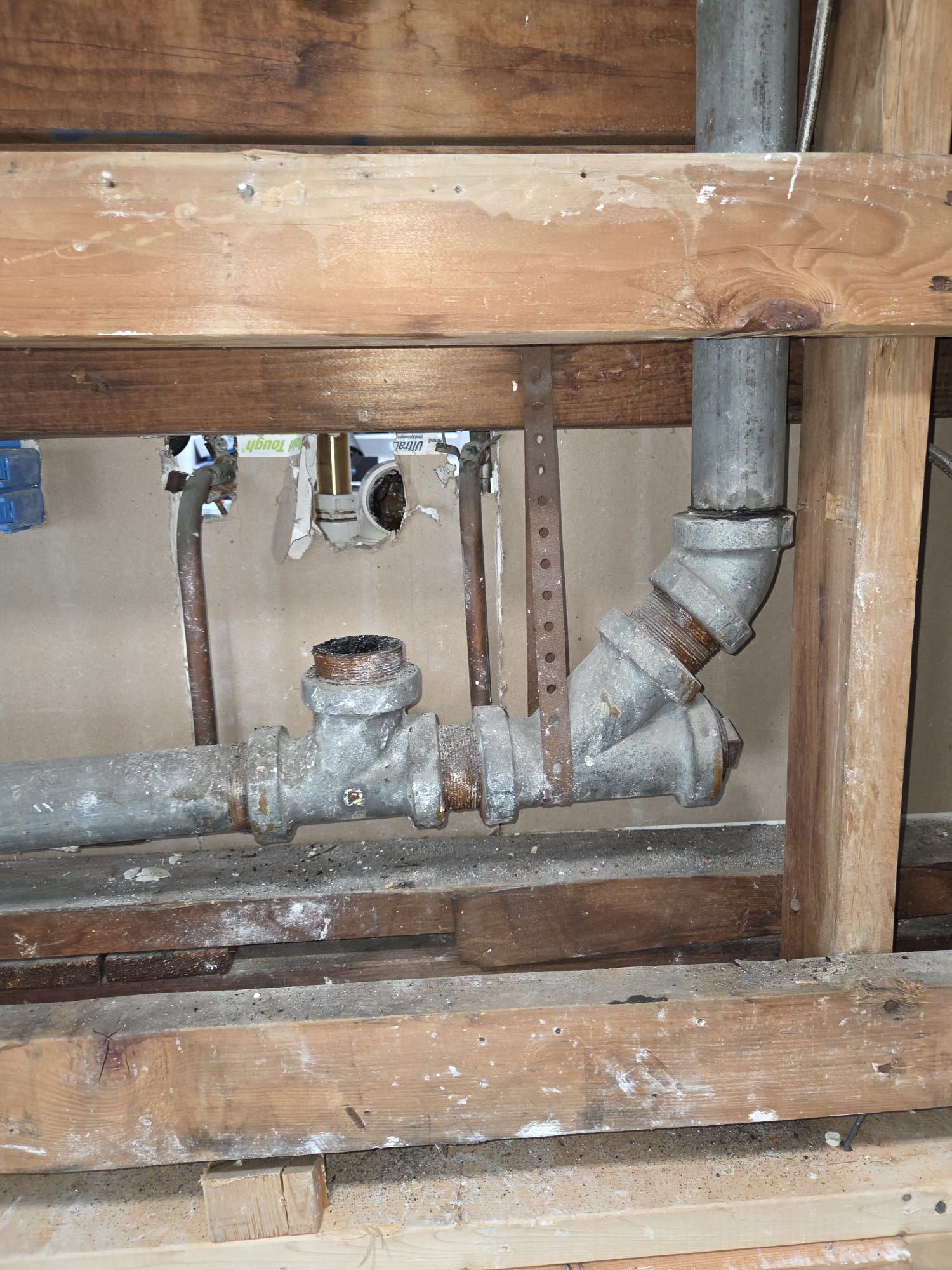 Old corroded galvanized drain fitting before repair